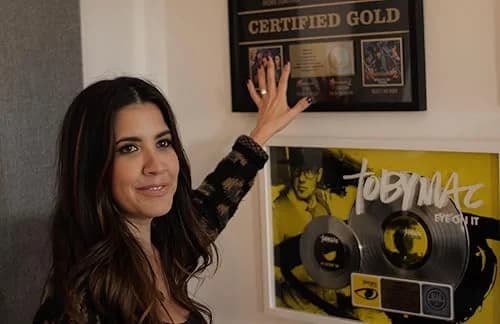 Safe for the Whole Family: How to Make a Christian Superstar film posteri